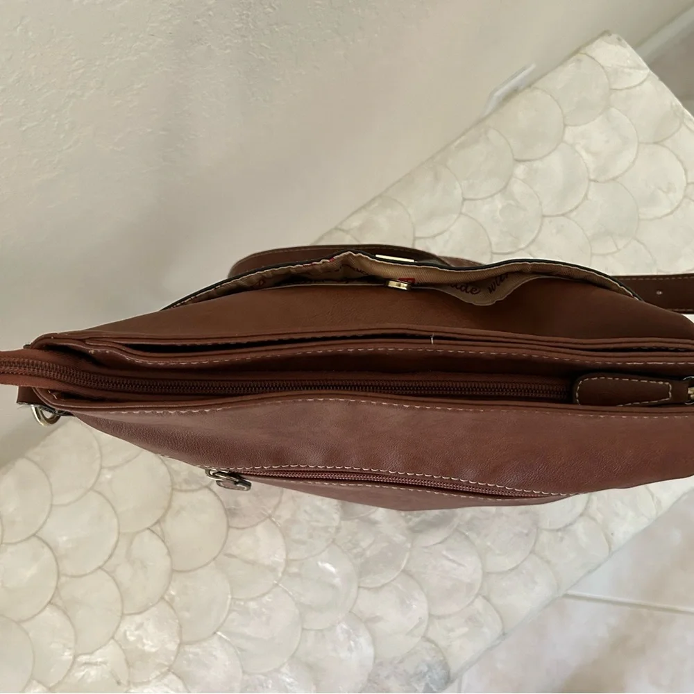 Stone Mountain Accessories Brown Leather Shoulder Bag with Adjustable Strap - Picture 3 of 4